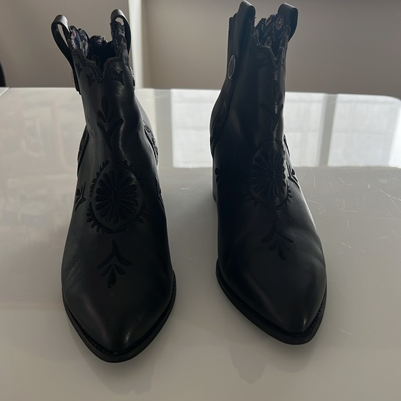 Seyschelles Black Leather embroidered western style booties - Picture 5 of 15